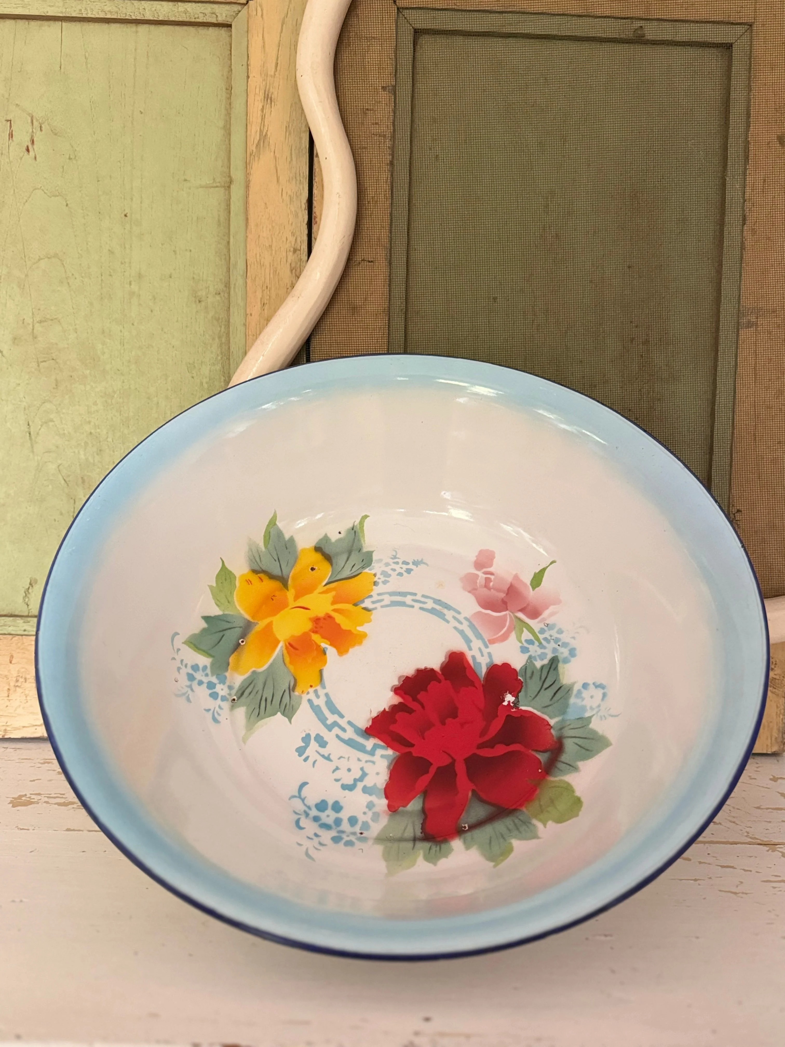 Emaillie schaal blauw met bloemen groot