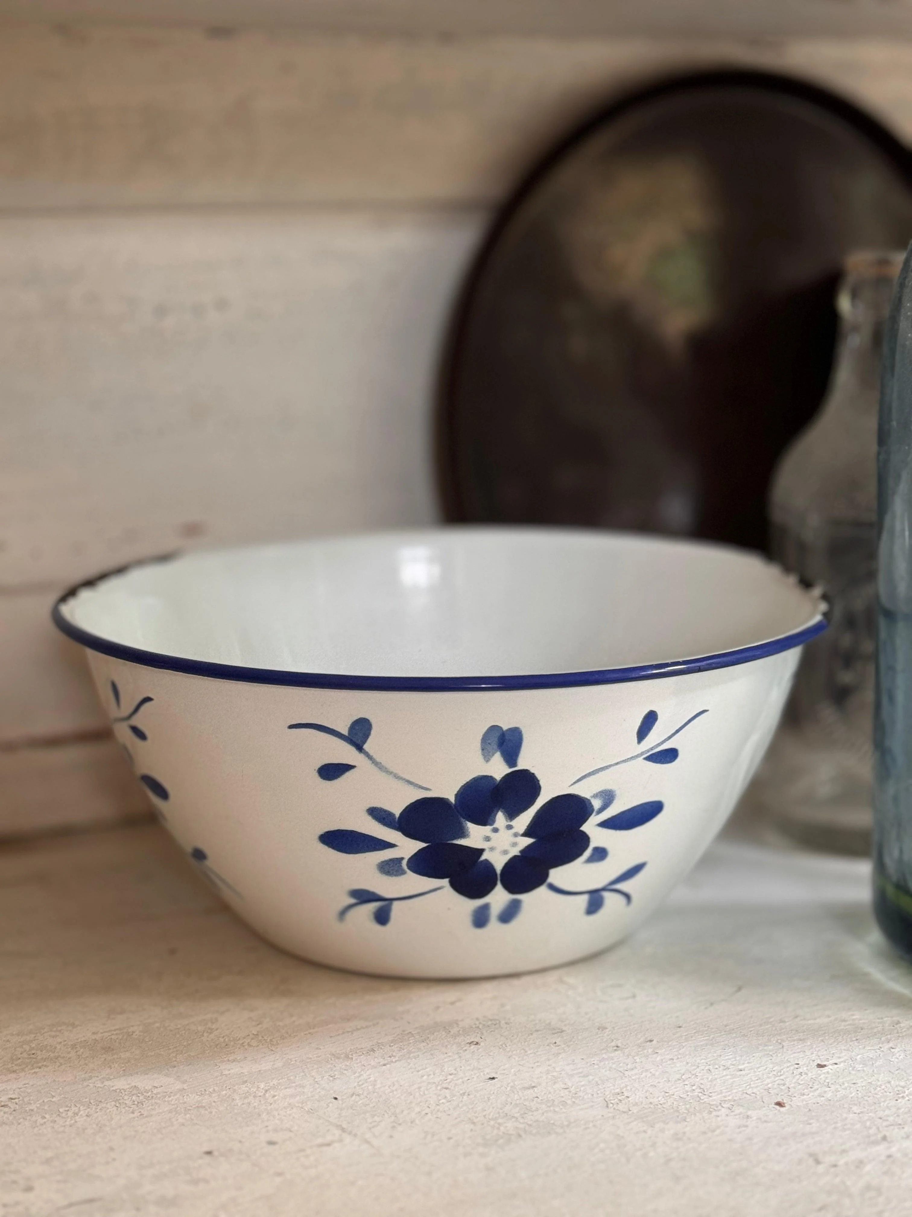 Emaillie schaal blauw met bloemen