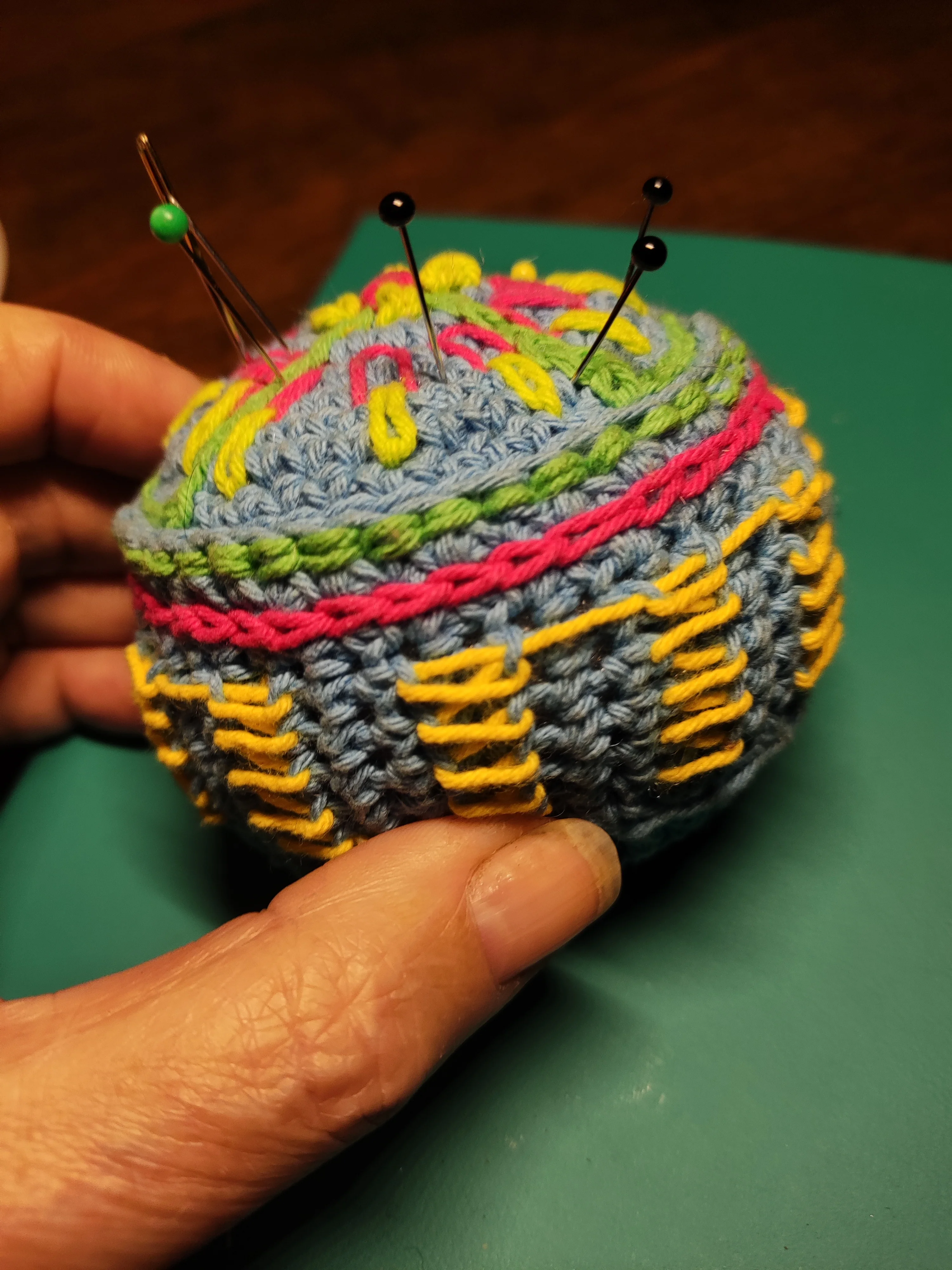 groot gehaakt speldenkussen blauw groot gehaakt speldenkussen blauw