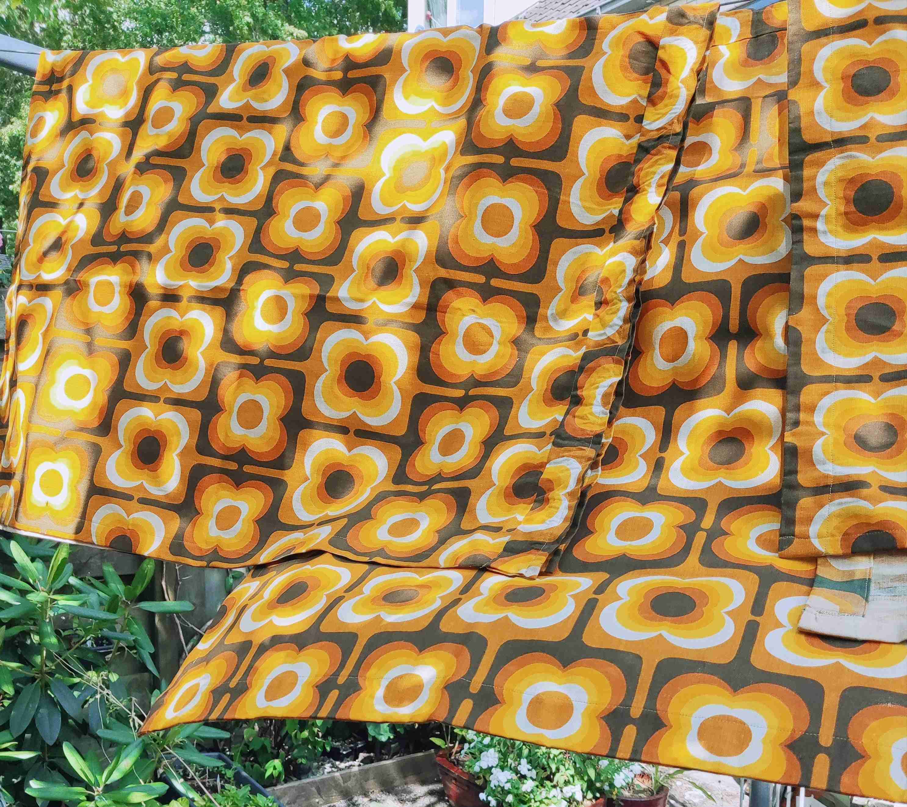 gordijnen geel/oranje vintage 4 stuks gordijnen geel/oranje vintage 4 stuks