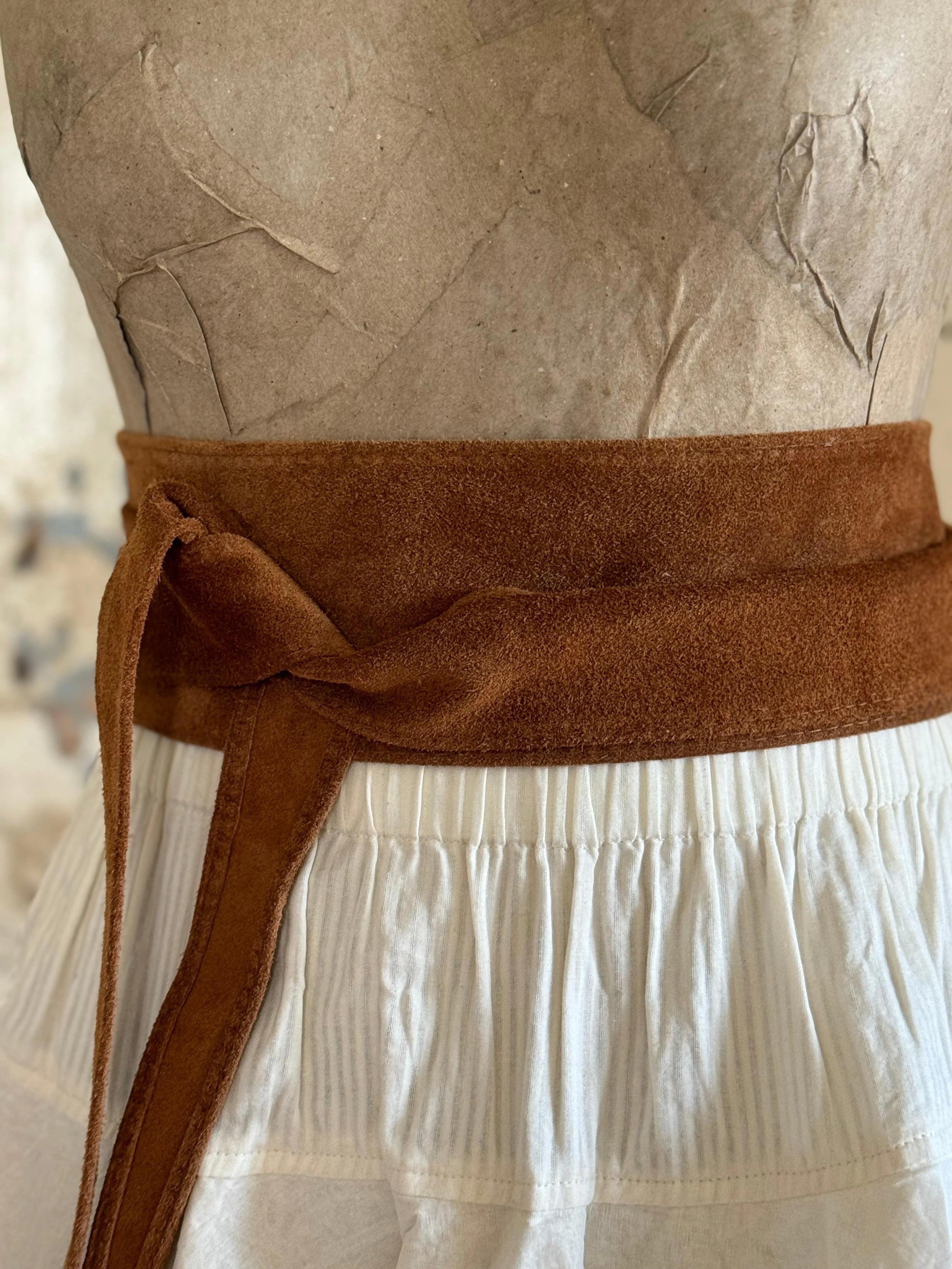 Stijlvolle Wikkelriem van suede cognac