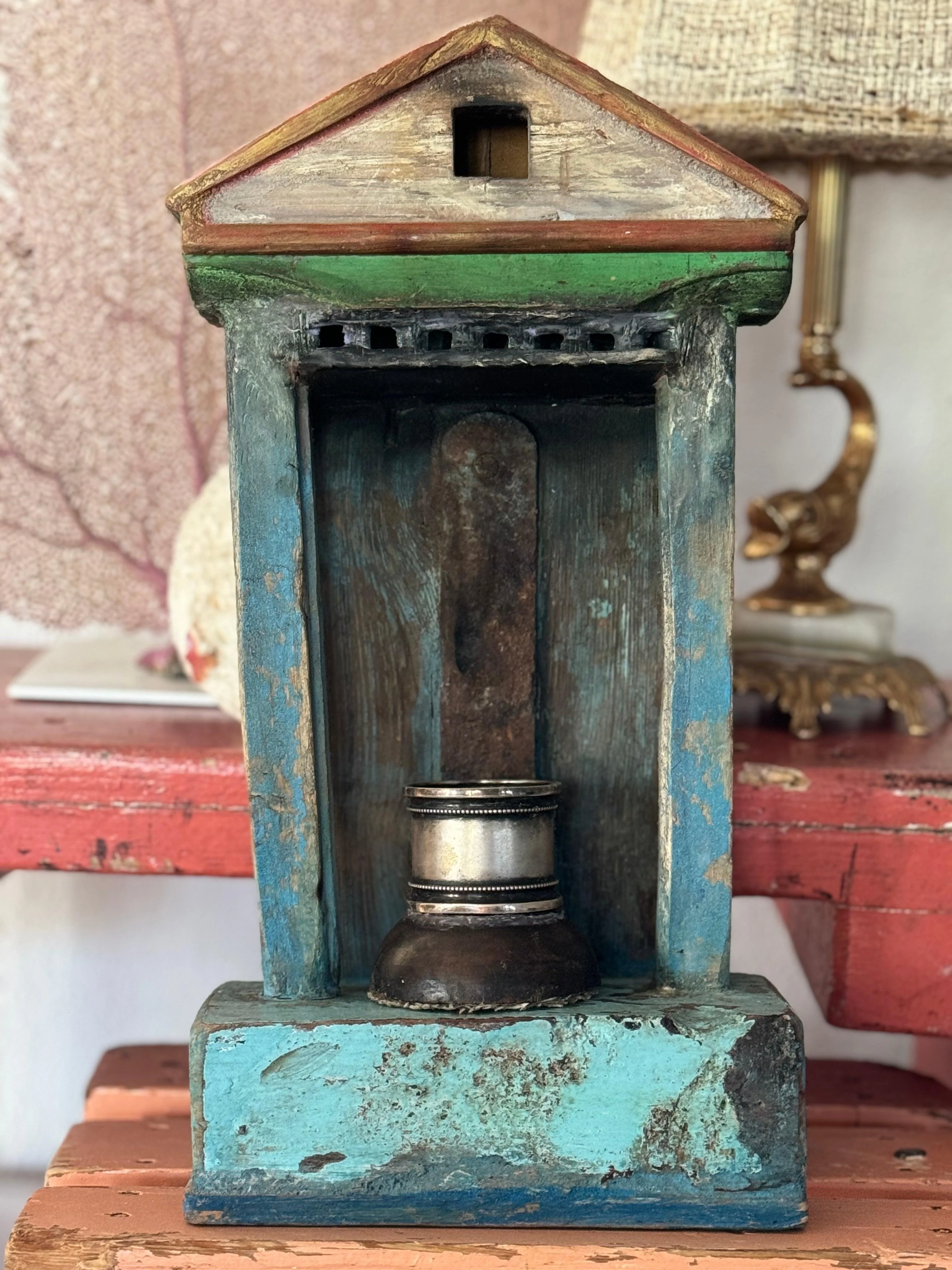 klein altaar India