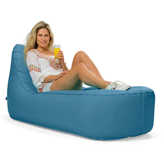 Mr. E-zy Lounger – Patrol Blue – Zelf opblaasbaar – Zitzak – Inclusief krachtige Powerbank & Draagzak
