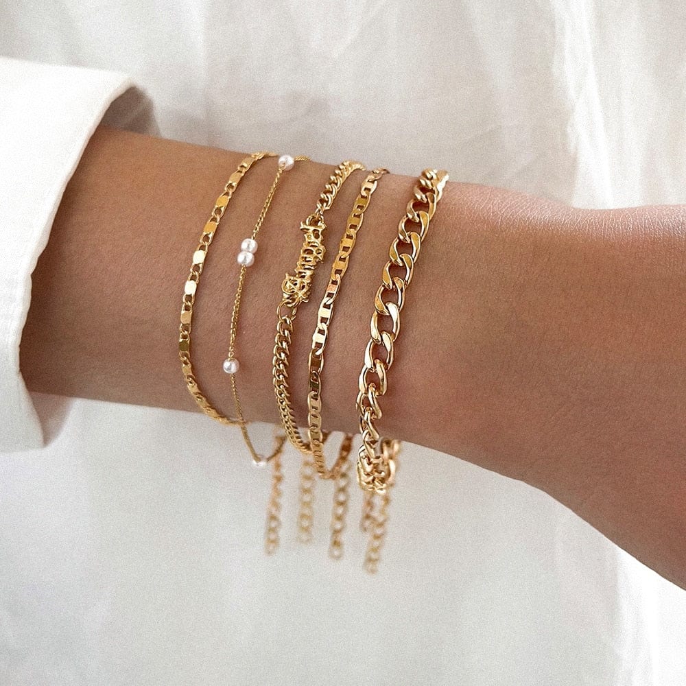 Armbanden Set Dames – Gouden Meerlaags & Verstelbaar met Parels voor Elegante Look