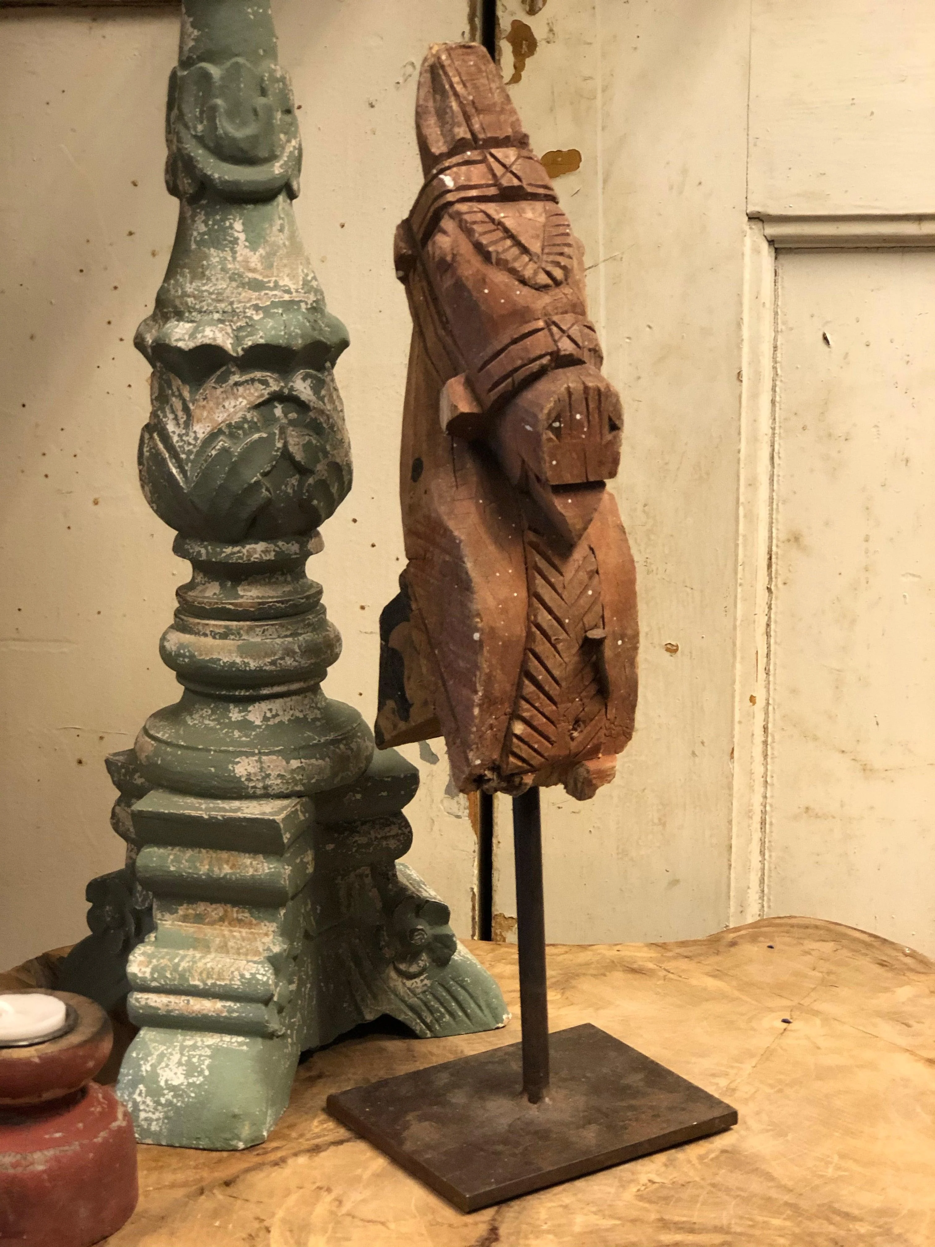 Houten India paard op standaard
