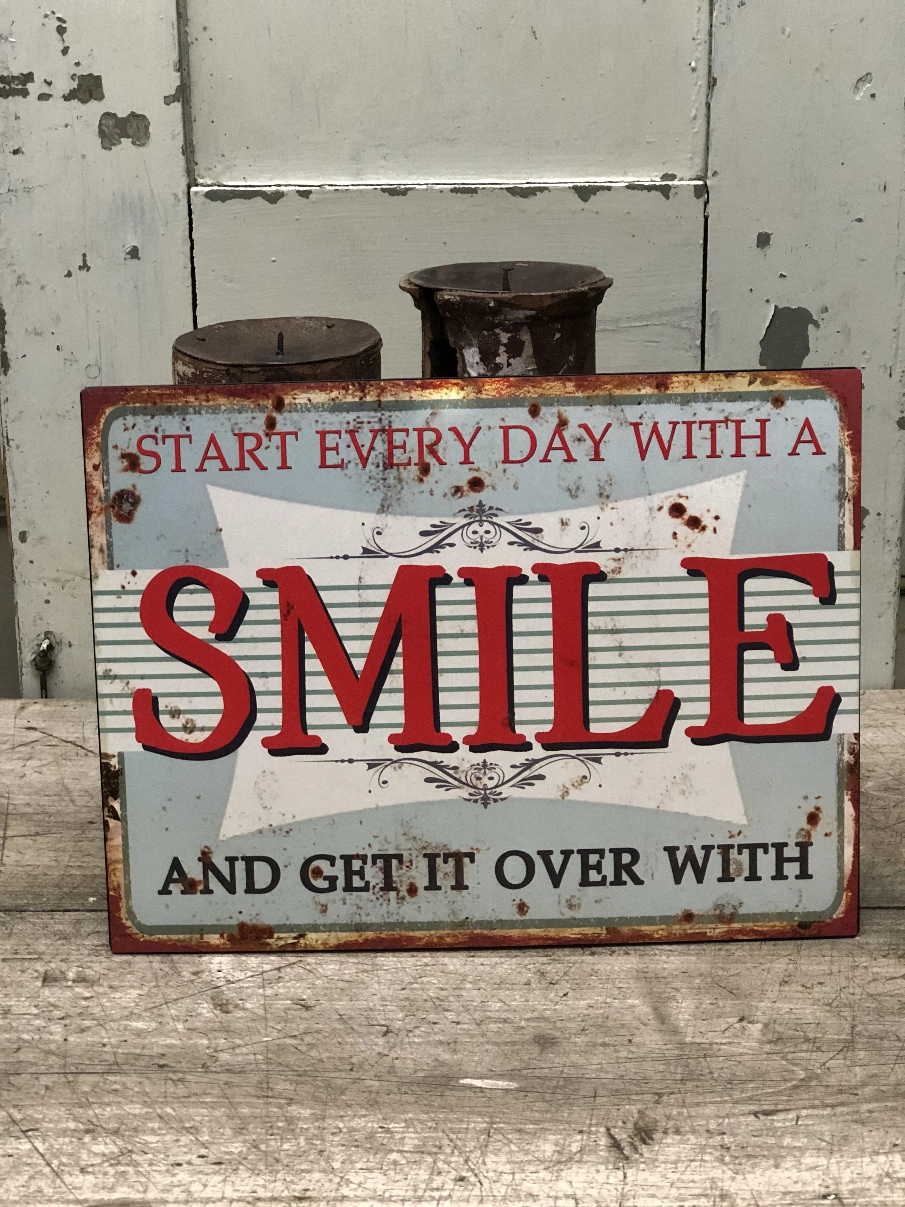 Metalen board ,,start every day with a  Smile and get it over with”