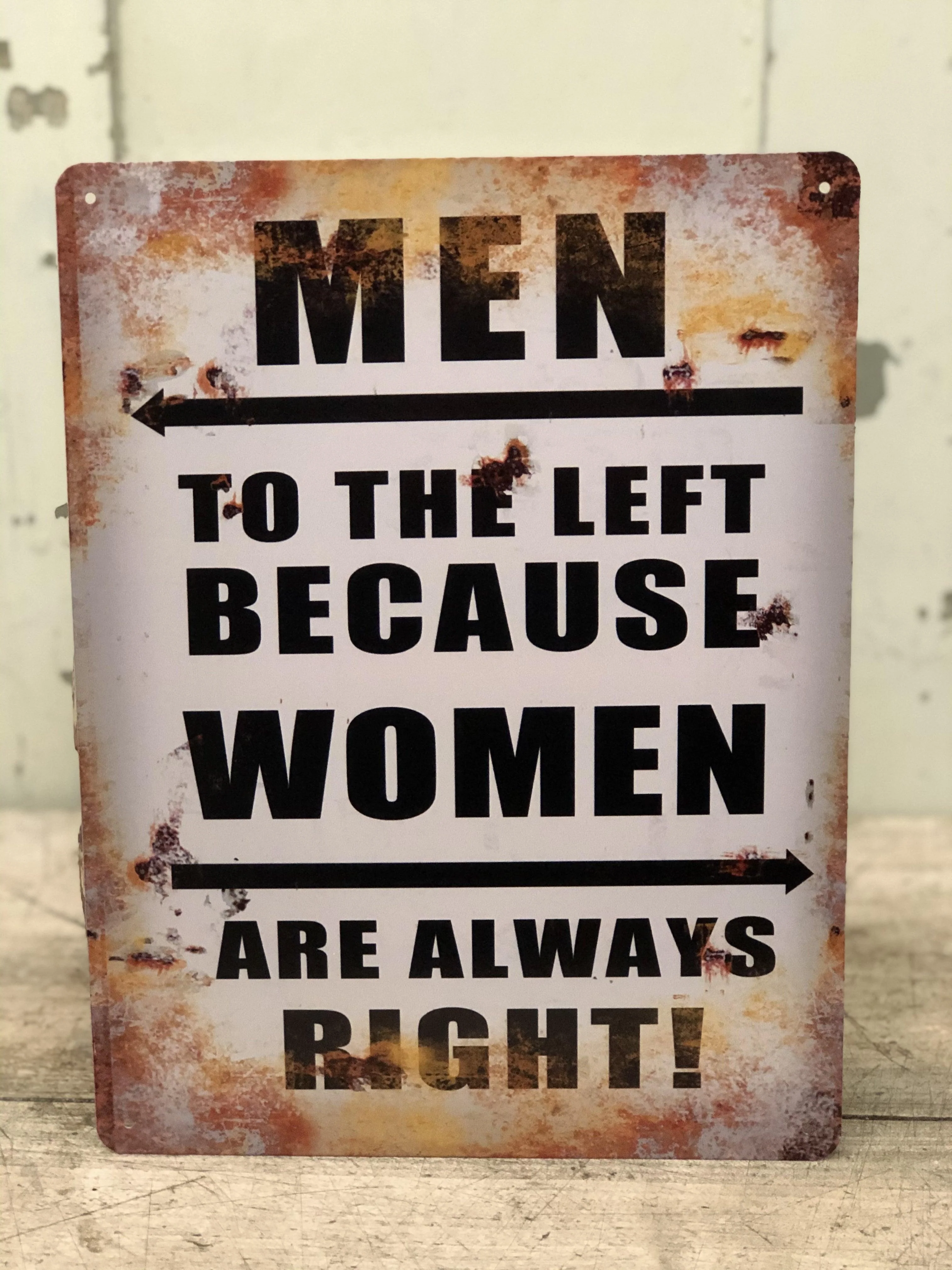 Metalen board ,,Men to the left-women are always right”