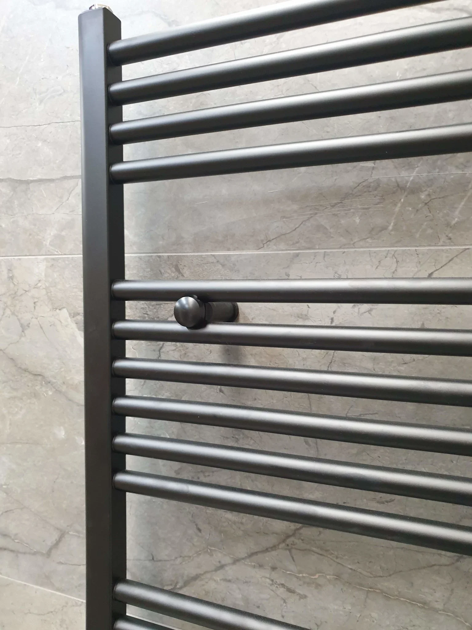 Radiator Luzi Lydia mat zwart 180×60 incl. bevestigingsset Radiator Luzi Lydia mat zwart 180×60 incl. bevestigingsset