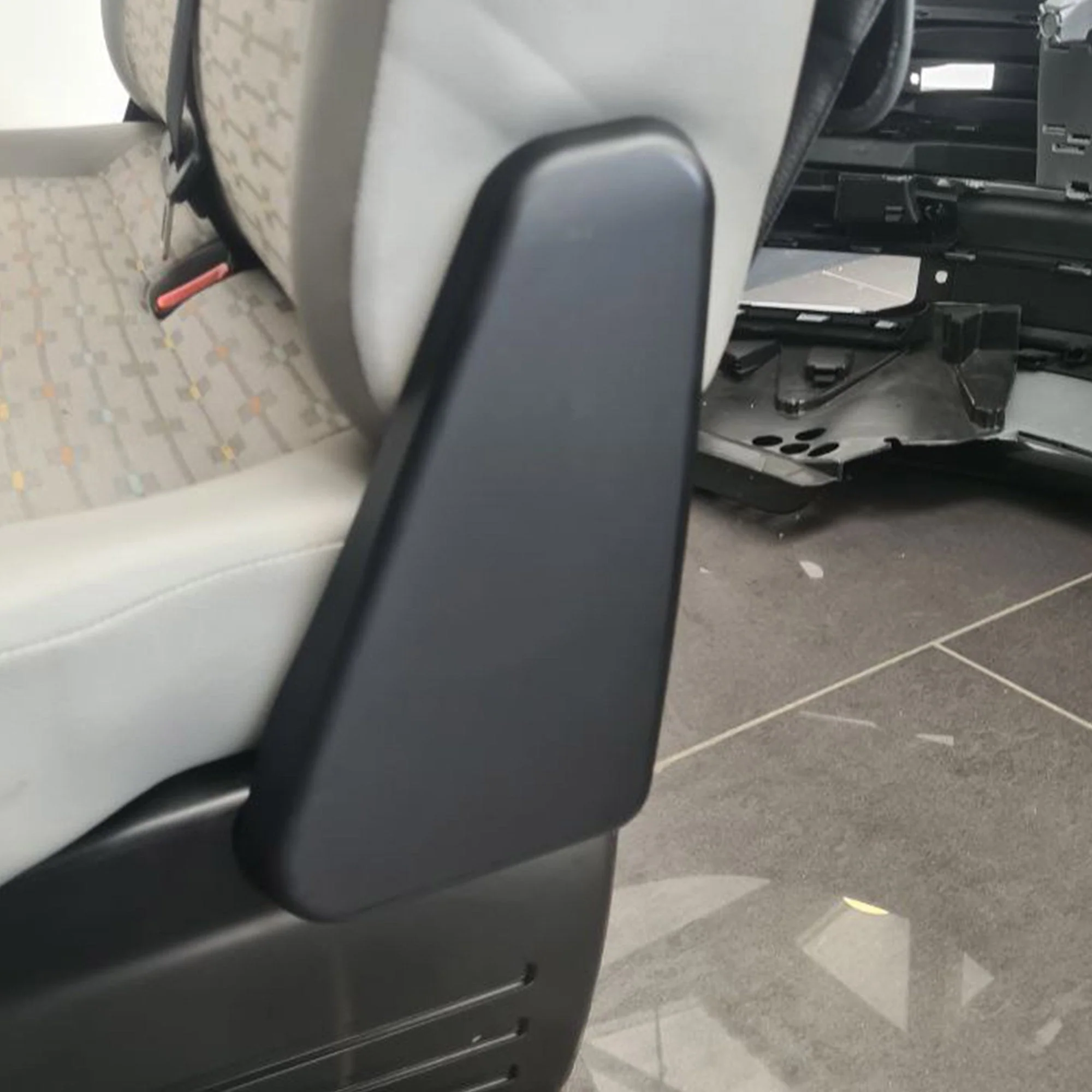 Voor VW T5, T5.1 Twin Seat Scharnierkappen – Matzwarte Interieurstyling